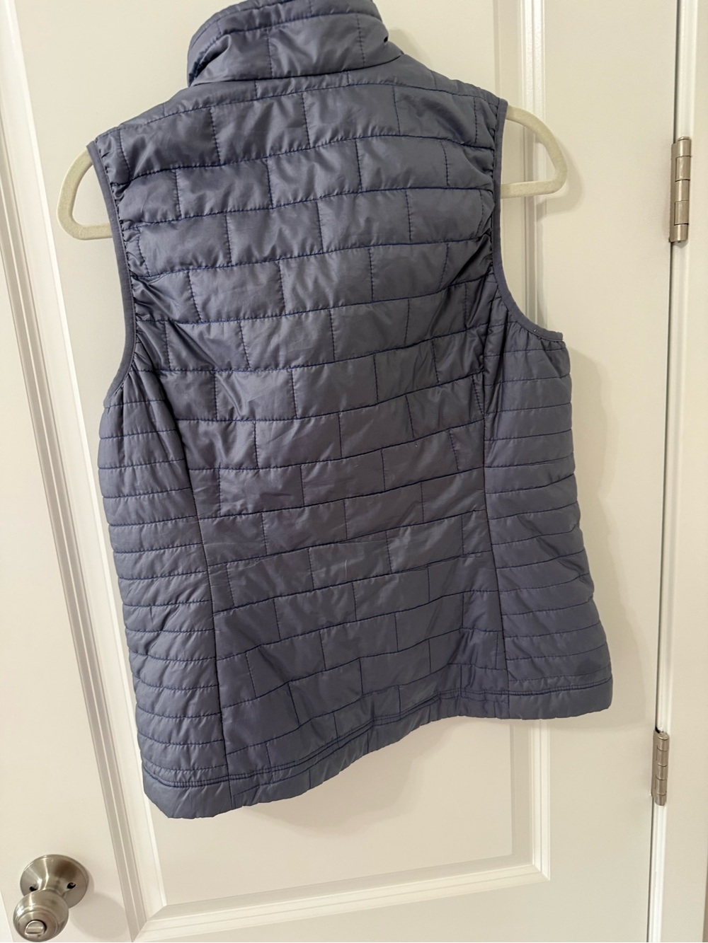 Patagonia Women’s Nano Puff vest - Picture 4 of 4
